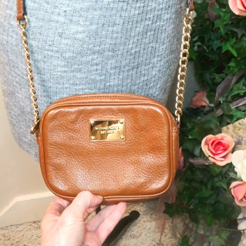 Michael Kors Ginny Caramel Brown Leather Camera Bag Style Crossbody - Picture 2 of 13